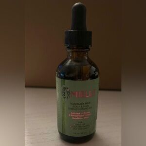 Mielle Rosemary Mint Scalp and Hair Strengthening Hair Oil
